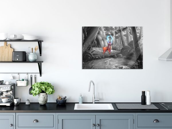 Märchenhafter Hirsch an buntem Waldsee B&W Detail, Glasbild Im Angebot – Bild 3