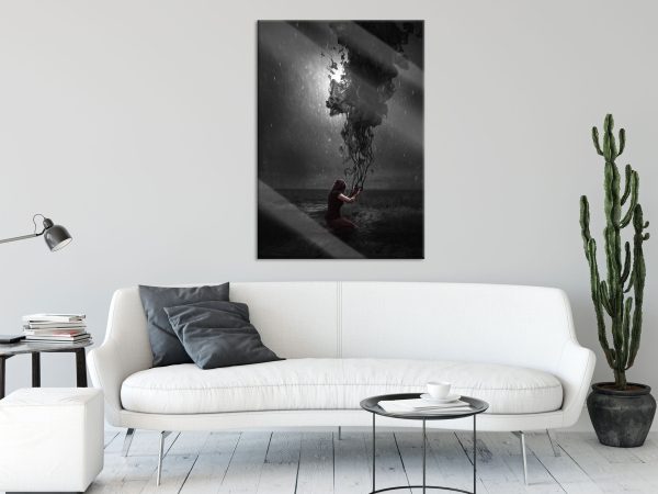 Kniende Frau mit dunklen Dämonen B&W Detail, Glasbild Angebot – Bild 2