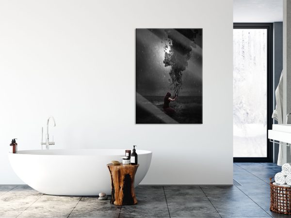 Kniende Frau mit dunklen Dämonen B&W Detail, Glasbild Angebot – Bild 4