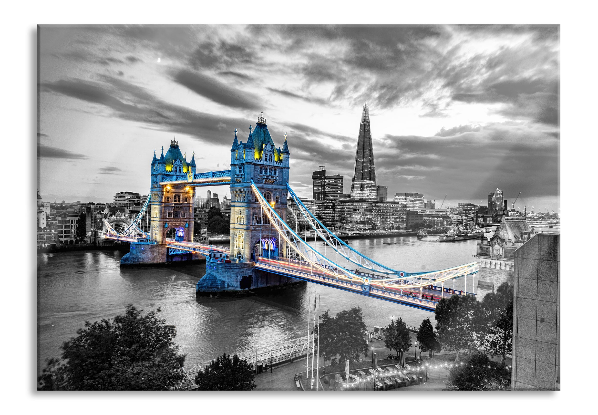Beleuchtete Tower Bridge am Abend B&W Detail, Glasbild Im Angebot