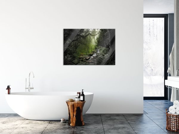 Kleinder Wasserfall im Dschungel B&W Detail, Glasbild Im Angebot – Bild 4