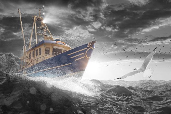 Fischerboot im Sturm auf hoher See B&W Detail, Glasbild Zu verkaufen – Bild 5