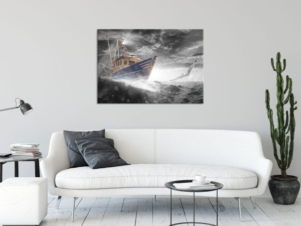 Fischerboot im Sturm auf hoher See B&W Detail, Glasbild Zu verkaufen – Bild 2