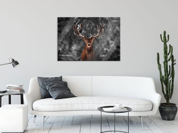 Machtvoller Hirsch im Winterwald B&W Detail, Glasbild Jetzt online – Bild 2