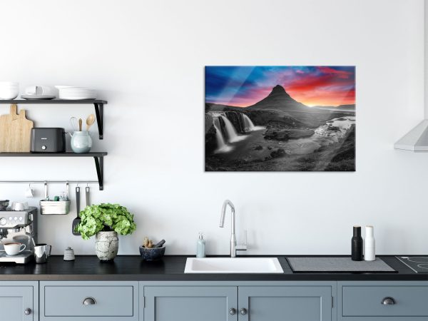 Kirkjufell Vulkan im Sonnenuntergang B&W Detail, Glasbild Online – Bild 3