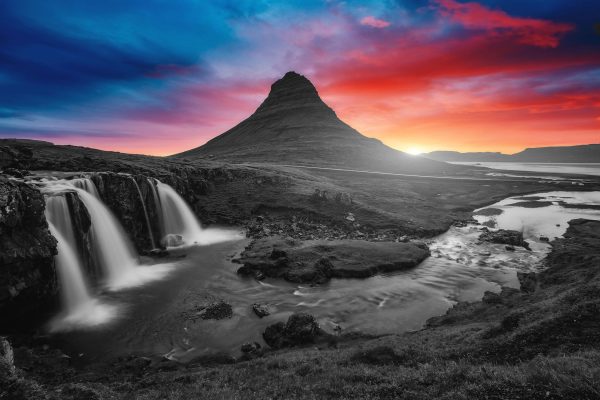 Kirkjufell Vulkan im Sonnenuntergang B&W Detail, Glasbild Online – Bild 5