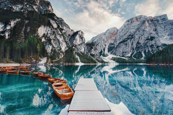 Bootsreihe am Steg des Pragser Wildsee, Glasbild Online-Schn?ppchen – Bild 5